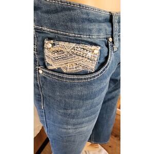 New Christopher & Banks Modern Fit Capri Jeans with embroidery Women's Size 4